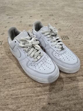 Nike White Leather Low-Top Sneakers - Classic Swoosh